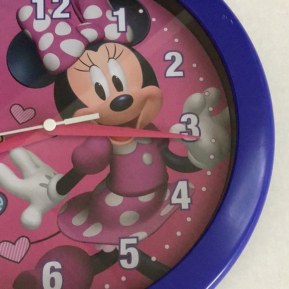 Disney Minnie Mouse Pink & Blue Heart Bow Battery Wall Clock With Second Hand - Picture 4 of 7